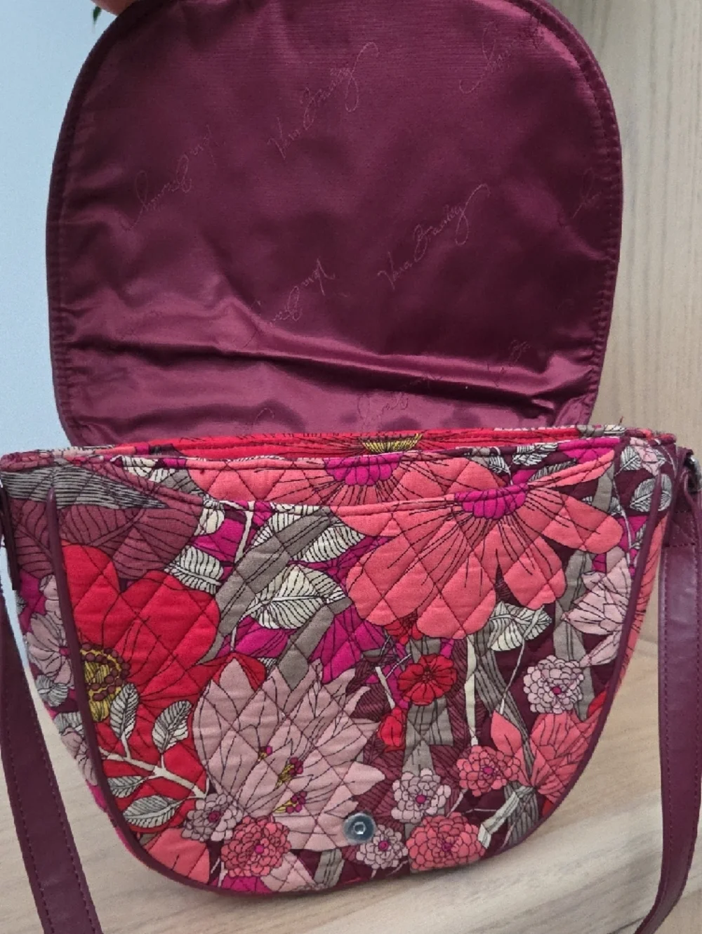 Vera Bradley Floral Quilted Crossbody Saddle Bag in Pink & Red w Mauve Trim - Picture 5 of 11